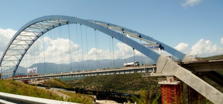 Συνδέεται με τον Αυτοκινητόδρομο η τοξωτή γέφυρα στην Τσακώνα