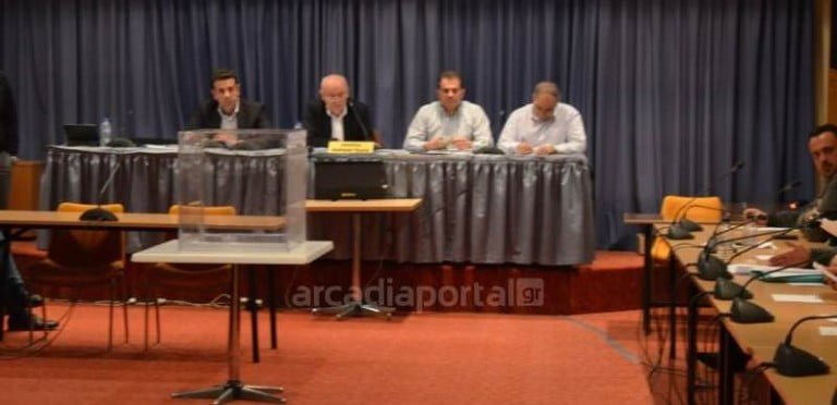 Πρωτόγνωρο φαινόμενο με τους δημάρχους της Πελοποννήσου να διώχνουν τα ΜΜΕ