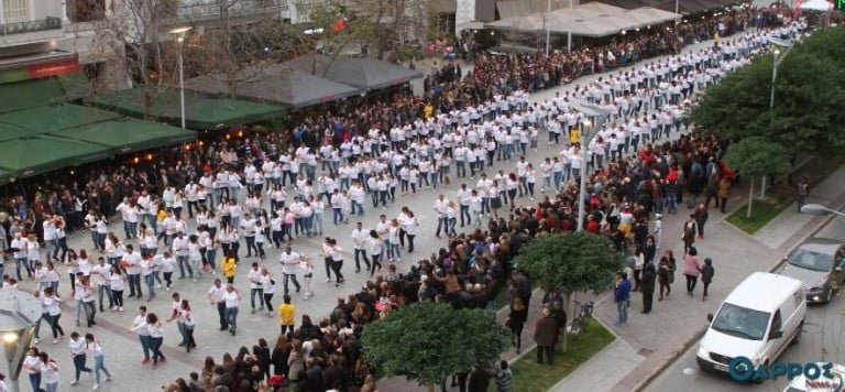 Καλαμάτα: ρεκόρ γκίνες στο χορό Μπατσάτα.