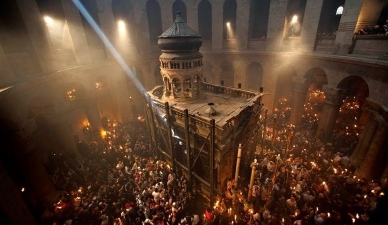 Zωντανή Μετάδοση – Η Τελετή Αφής του Αγίου Φωτός από τον Ναό της Αναστάσεως