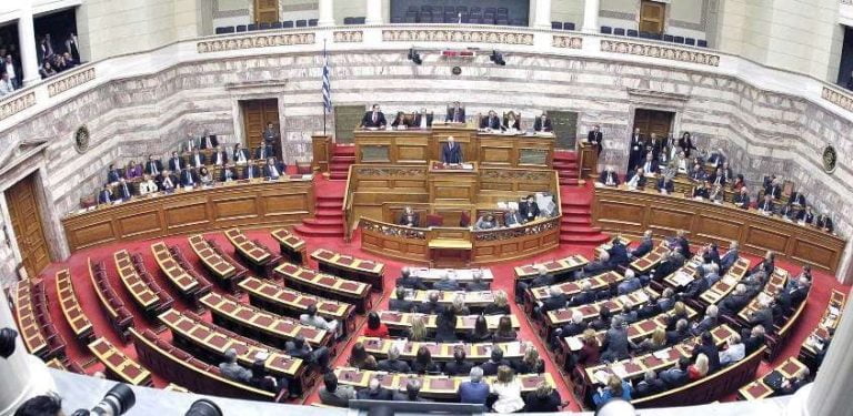 Παπαθανάσης: Επενδύσεις 7,5 δισ. θα φέρει η απολιγνιτοποίηση – Τι είπαν τα υπόλοιπα κόμματα στη Βουλή για το νομοσχέδιο