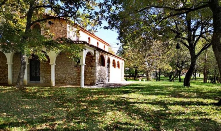 Η Αγία Τριάδα Παραδεισίων