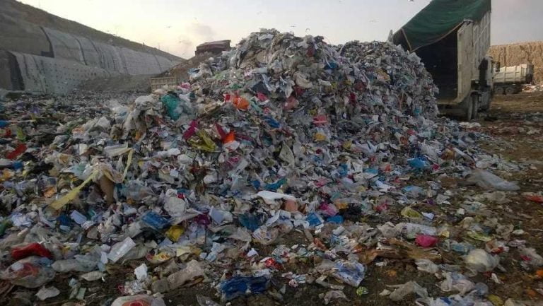 Με αφορμή έναν μπλε κάδο: η μαφία της ανακύκλωσης στην Ελλάδα