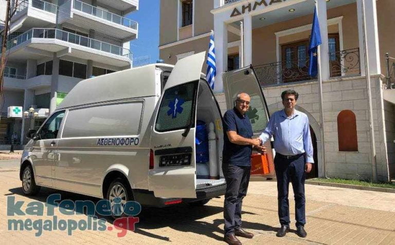 Παραδόθηκε στο Κ.Υ.Μεγαλόπολης το ασθενοφόρο που έκανε χορηγία ο Αθανάσιος Μαρτίνος