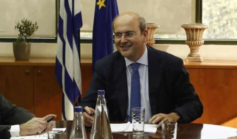Το τίμημα της …αγχωμένης απολιγνιτοποίησης: Φτώχια, απολύσεις και νταμάρια με φωτοβολταικά made in Germany