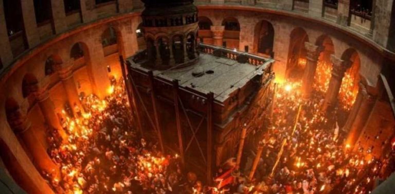 Ζωντανά από τον Πανάγιο Τάφο η τελετή της Αφής του Αγίου Φωτός