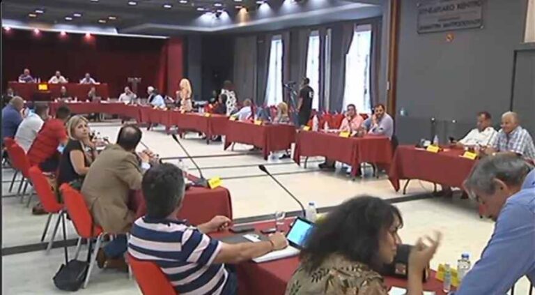 Οι τσακωμοί επέστρεψαν στο Περιφερειακό Συμβούλιο – Οι μπηχτές, η διακοπή και τα μίση