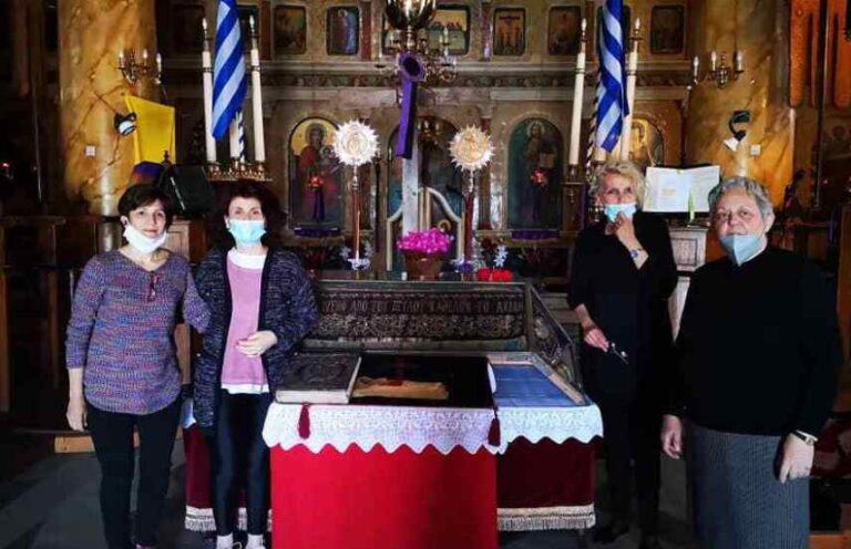 Ο στολισμός του Επιτάφιου στην Καρύταινα