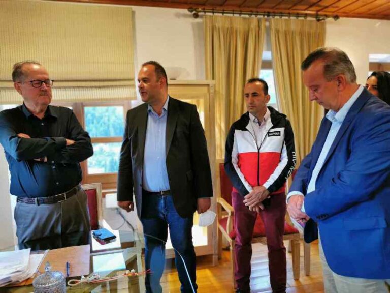 Περιφέρεια Πελοποννήσου – ΤΑΠΤοΚ: Υπογράφηκε η σύμβαση, ξεκινούν τα έργα στο γήπεδο Δημητσάνας