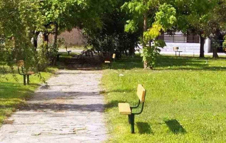 Δήμος Μεγαλόπολης: Ανακατασκευή στα Παγκάκια του Άλσους στο Κέντρο Υγείας