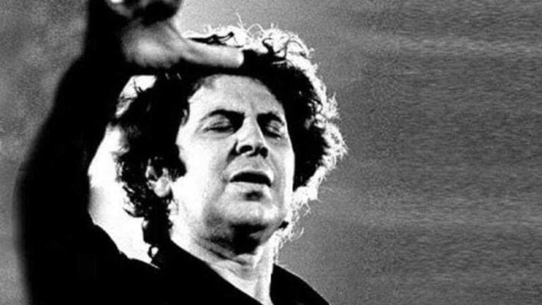 Ο Μίκης Αθάνατος