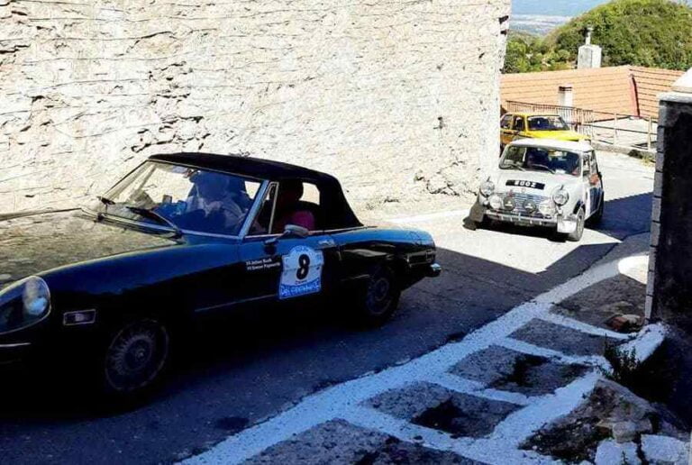 Αυτοκίνητα Αντίκες στο Ίσαρη (photo)