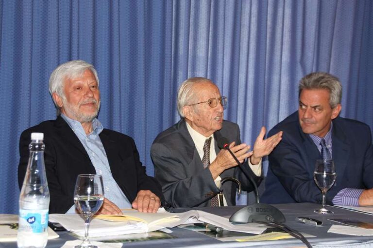 ΤΟ ΠΕΡΙΦΕΡΕΙΑΚΟ ΣΥΜΒΟΥΛΙΟ ΠΕΛΟΠΟΝΝΗΣΟΥ ΤΙΜΑ ΤΟΝ ΠΟΙΗΤΗ ΗΛΙΑ ΣΙΜΟΠΟΥΛΟ – ΥΠΟΨΗΦΙΟ ΓΙΑ ΝΟΜΠΕΛ! (video-photo)