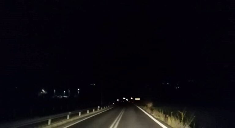 Πρόβλημα στο φωτισμό στο δρόμο προς το Αρχαίο Θέατρο Μεγαλόπολης