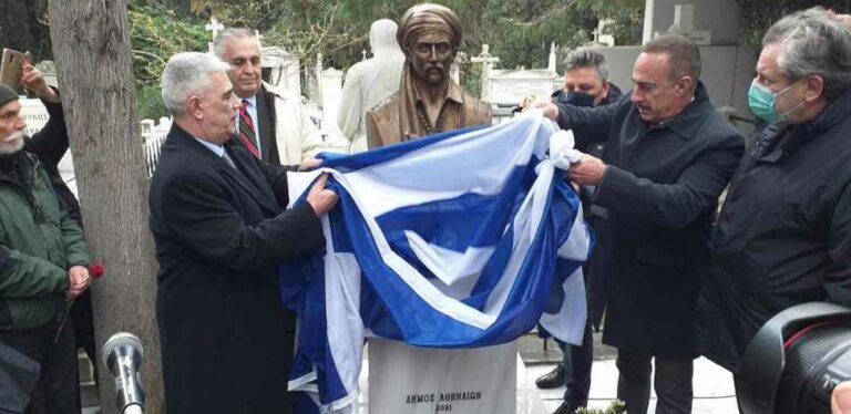 Στον τάφο του Νικηταρά – διόρθωση στη “Διόρθωση”
