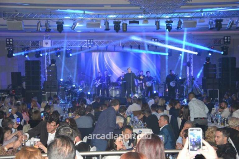 Ο χορός Επιμελητηρίου Αρκαδίας με τον Νίκο Μακρόπουλο (photo-video)