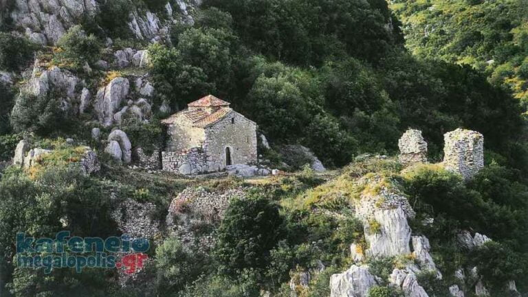 Θεία Λειτουργία στην Παναγία του Κολοκοτρώνη στο Κάστρο της Καρύταινας το Σάββατο  20 Αυγούστου