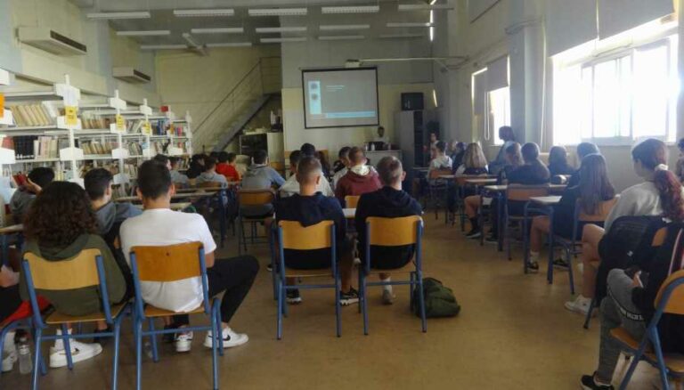 Σεμινάριο πρώτων βοηθειών στο Γενικό Λύκειο Μεγαλόπολης από την Ελληνική Ομάδα Διάσωσης