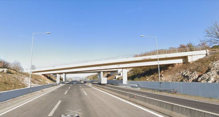 ΜΟΡΕΑΣ: Επικίνδυνη γέφυρα του ΟΣΕ στον ανισόπεδο κόμβο Παραδεισίων