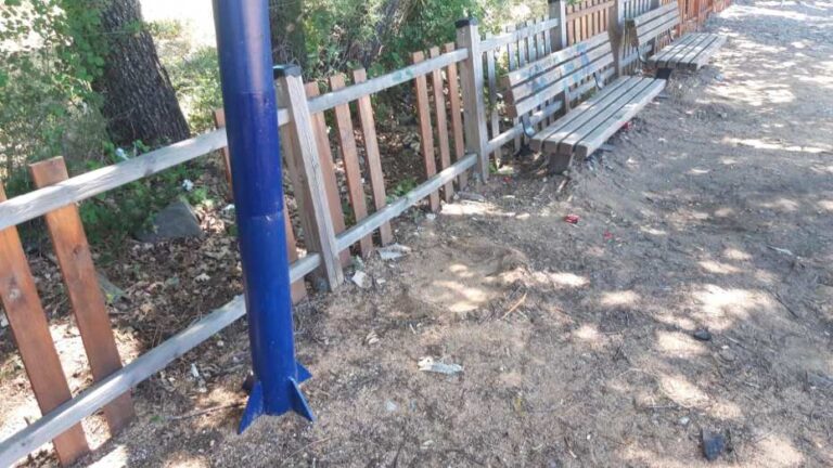 Επικίνδυνη παιδική χαρά στη Μεγαλόπολη