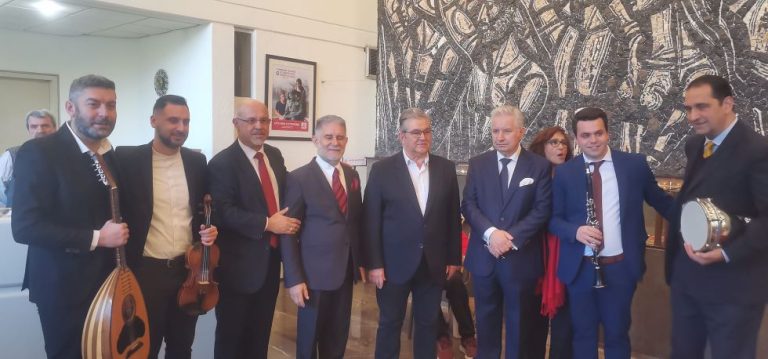 Κάλαντα σε πολιτικούς αρχηγούς από την Παναρκαδική Ομοσπονδία Ελλάδας