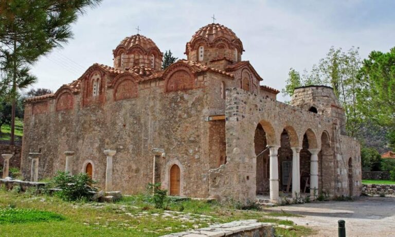 Έπειτα από 20 χρόνια θα λειτουργήσει ξανά ο Βυζαντινός Ναός στην πλατεία Λεονταρίου