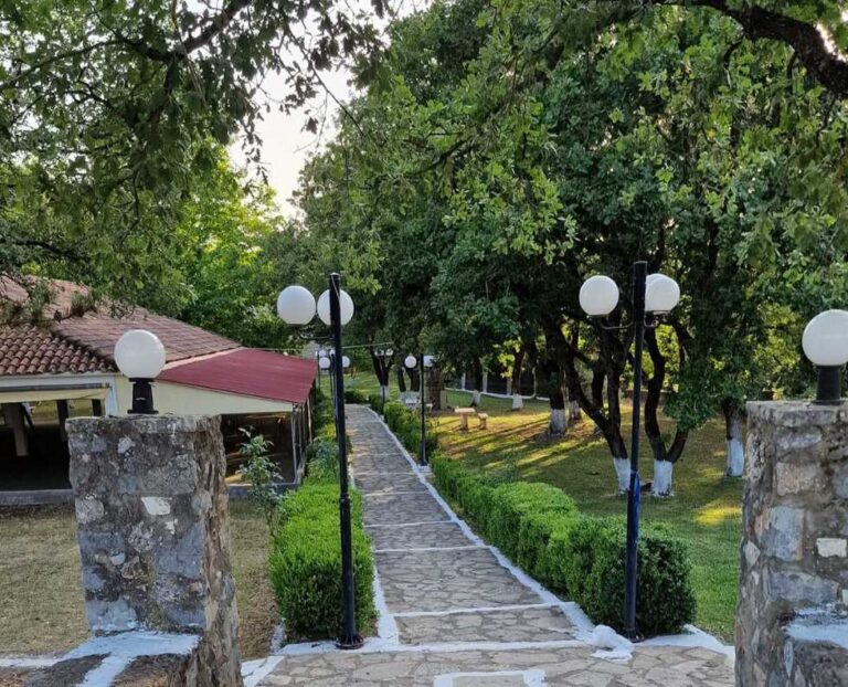 Πλειοδοτικός διαγωνισμός για την ενοικίαση του προαυλίου χώρου της Αγίας Τριάδας Παραδεισίων