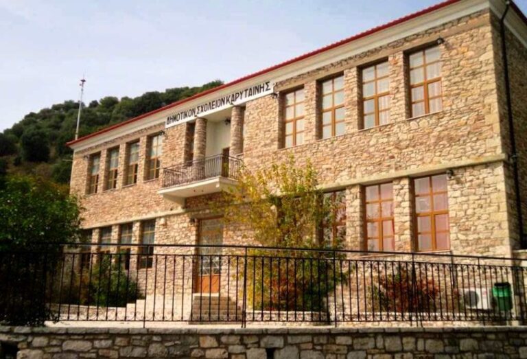 Το Δημοτικό σχολείο της Καρύταινας κινδυνεύει να κλείσει από έναν διοικητικό παραλογισμό