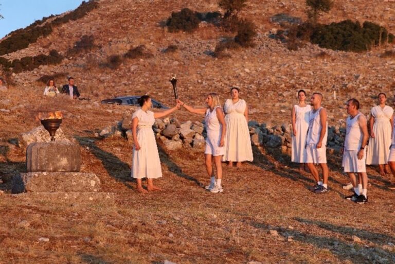 Ιωάννης Ασημακόπουλος: 14α Λύκαια – Ο Βασιλιάς είναι γυμνός