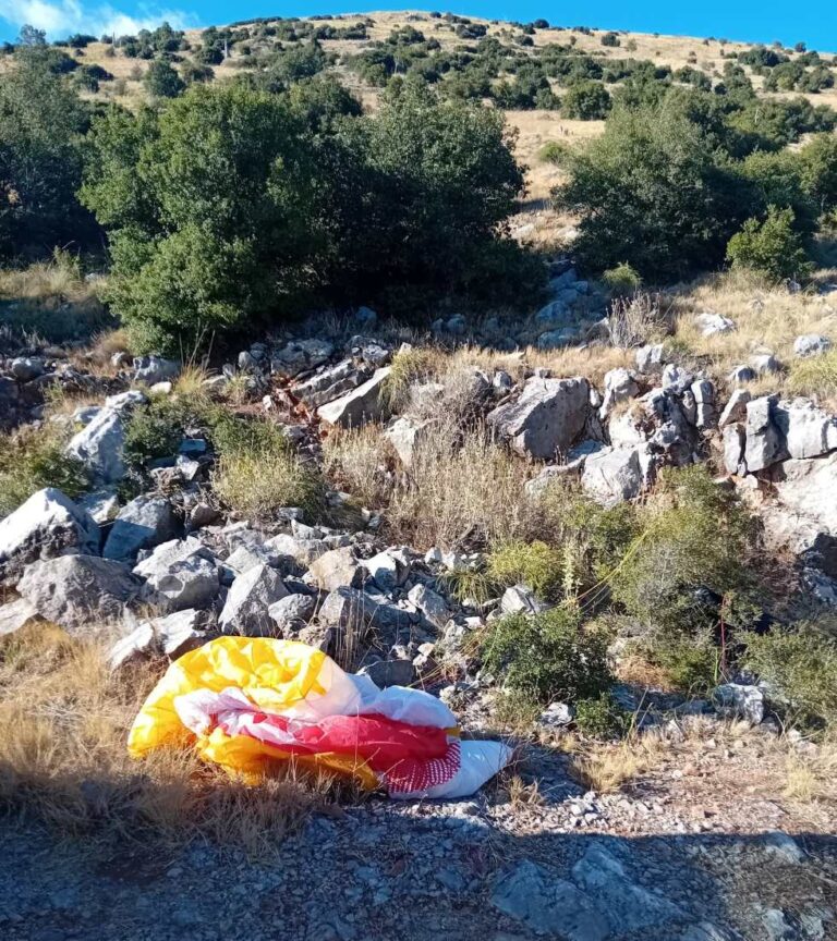 Ατύχημα με πτώση αλεξιπτωτιστή κοντά στα Λυκόχια