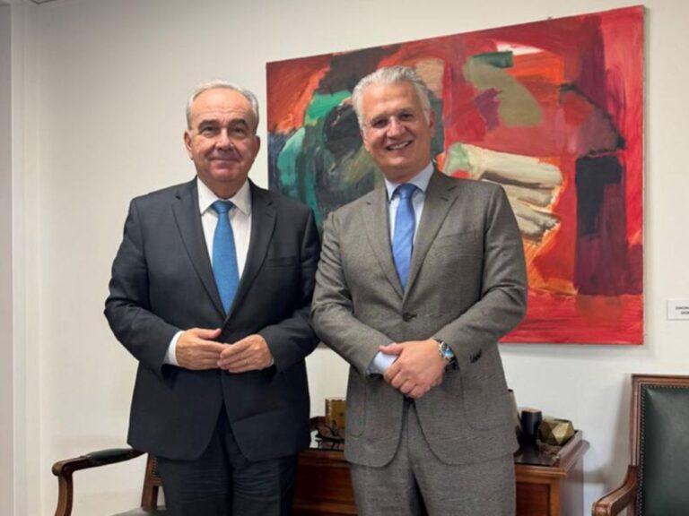 Συνάντηση του Περιφερειάρχη Δημήτρη Πτωχού με τον Αναπληρωτή Υπουργό Εθνικής Οικονομίας και Οικονομικών Νίκο Παπαθανάση – Στο επίκεντρο τα χρηματοδοτικά εργαλεία και οι προεντάξεις έργων