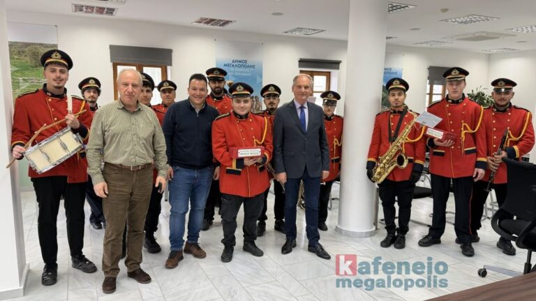 Κάλαντα Πρωτοχρονιάς από την Φιλαρμονική στο Δημαρχείο Μεγαλόπολης (video)