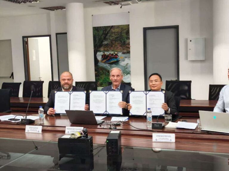 Ελληνοκινεζική πρωτοβουλία για κέντρο επαγγελματικής κατάρτισης σε πράσινες κατασκευές, μεταφορές και «έξυπνες πόλεις» στη Μεγαλόπολη (photo)