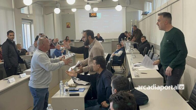 Αγρότες: Φωνές και ένταση στη συνεδρίαση του ΠεΣυ Πελοποννήσου – «Θέλουμε να ακούσετε τα αιτήματά μας!» (pics,vid)