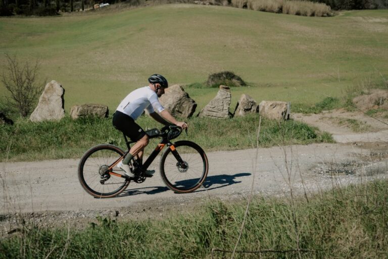 O Paolo Bettini στο Megalopolis Gravel Classic – Ξεκίνημα συνεργασίας με το εμβληματικό GeoGravel Tuscany-Le Strade Grigie