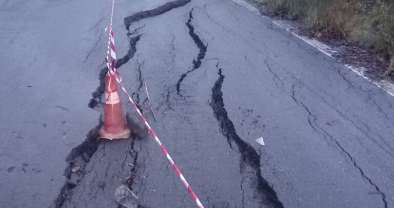 Καθίζηση στον δρόμο προς Λυκόσουρα-Κυκλοφορία οχημάτων μέσω παρακάμψεων