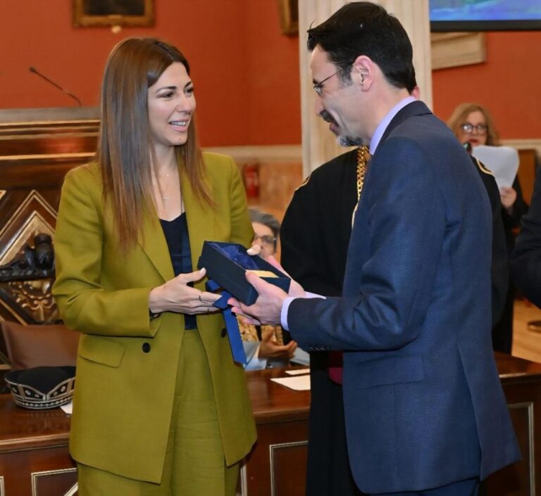 Βράβευση του Καθηγητή Ιατρικής του Πανεπιστημίου Αθηνών, Ηλία Σιέμπου