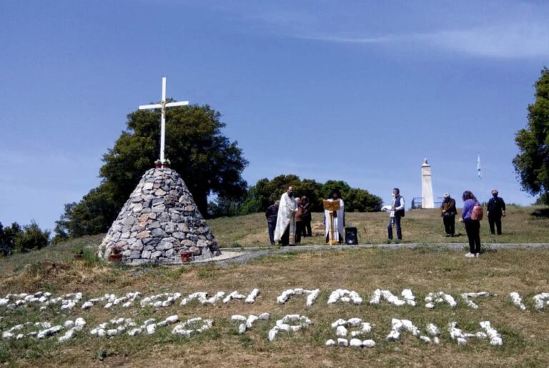 Ακολουθία Εσπερινού Αποκαθήλωσης στην Ιερά Μονή Παναγίας Κολοκοτρώνη την Μεγάλη Παρασκευή